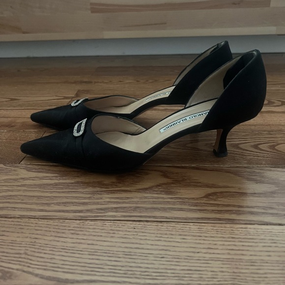 Size 38 satin D’orsay Manolo Blahnik pumps - Picture 2 of 5